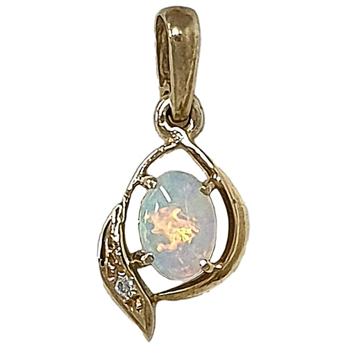 14kt Yellow Gold Pendant With Natural Australian Solid Opal